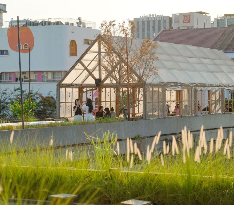 On the Rooftop Cafe, a romantic meeting place like in Da Lat 7