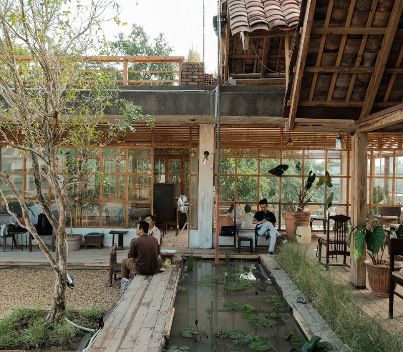 On the Rooftop Cafe, a romantic meeting place like in Da Lat 8