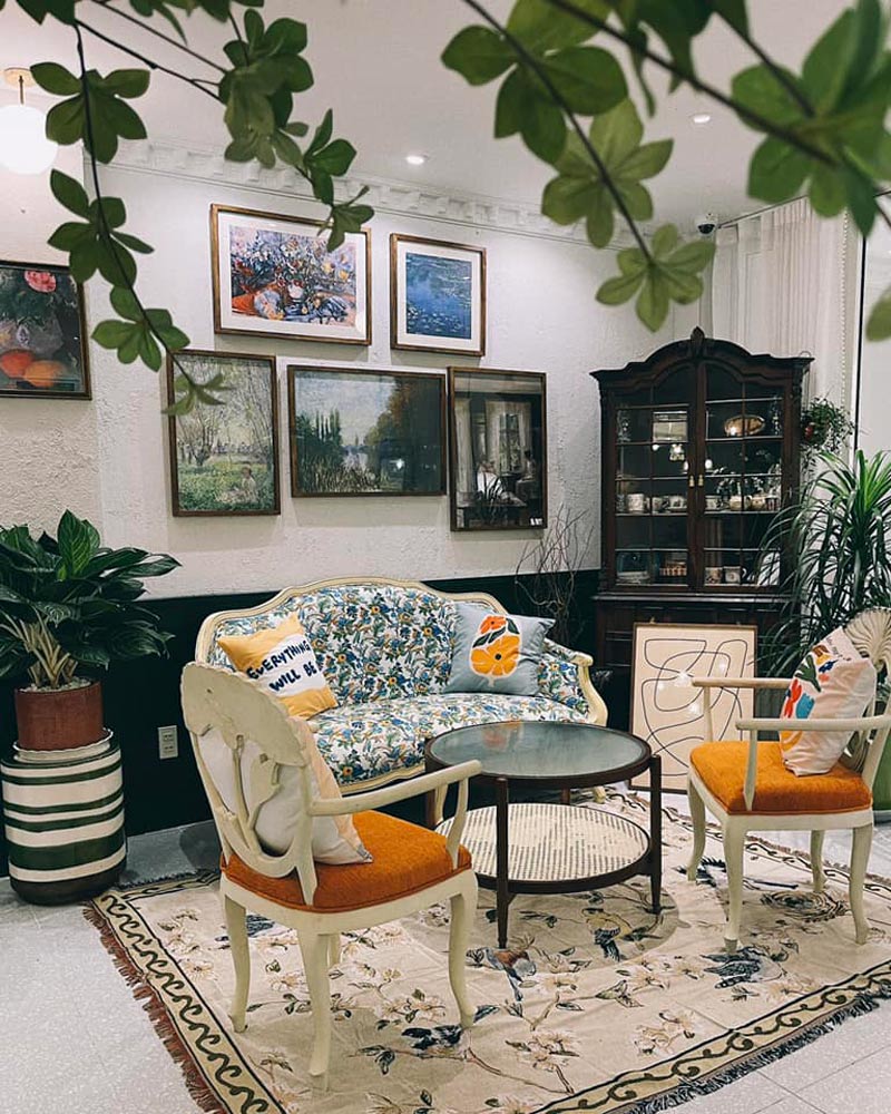 Marvel at the magnificent Cocobee Cafe castle 5