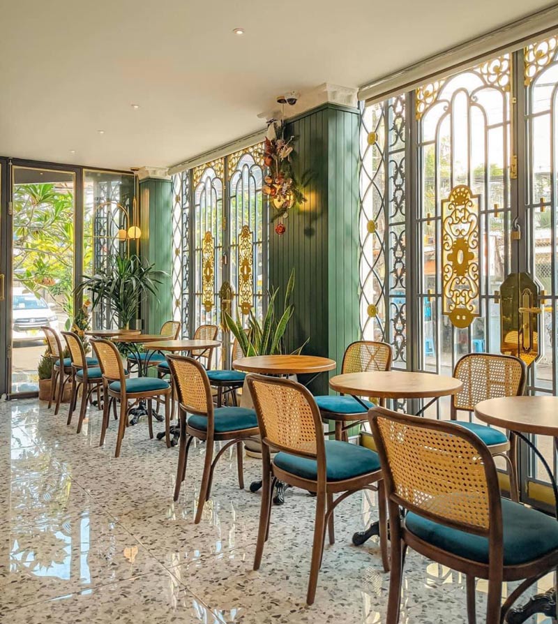Marvel at the magnificent Cocobee Cafe castle 4