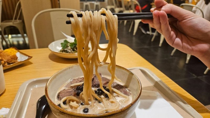 Unique beef corn pearl milk tea noodles lead the Fusion food trend 4
