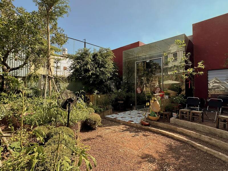 Ca Re cafe is a quiet, familiar cafe for the association that usually runs on the 18th deadline