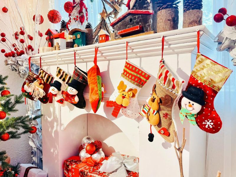 Check-in for Christmas at Caramew Cafe, a classic European villa 7