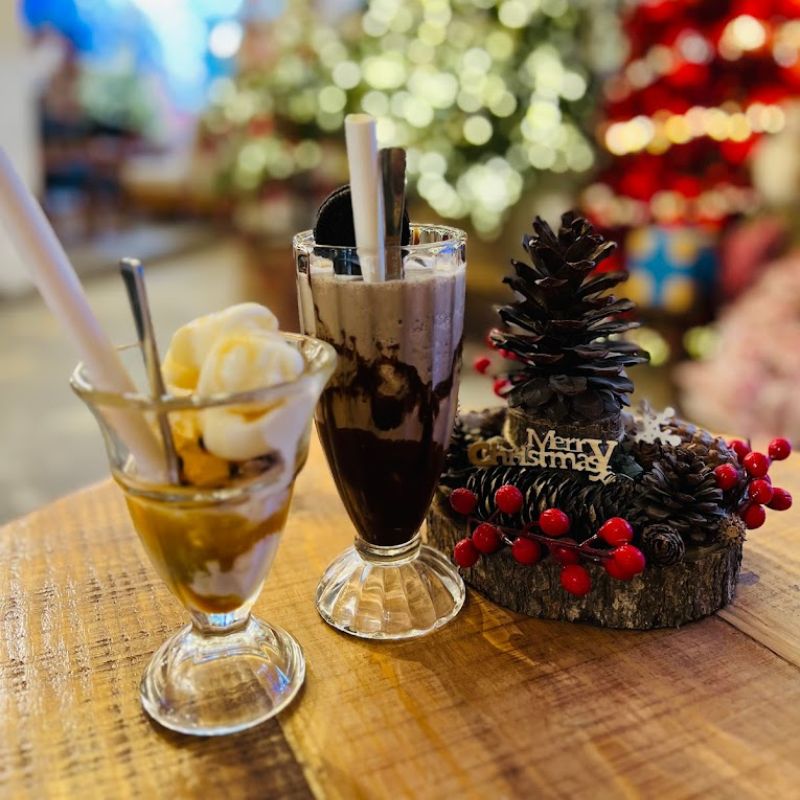 Check-in for Christmas at Caramew Cafe, a classic European villa 8