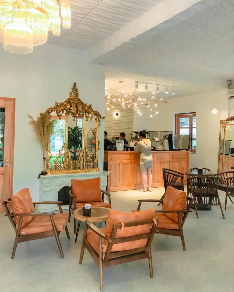 Relax on the weekend at the peaceful Cheka Cafe in the heart of Hanoi 2