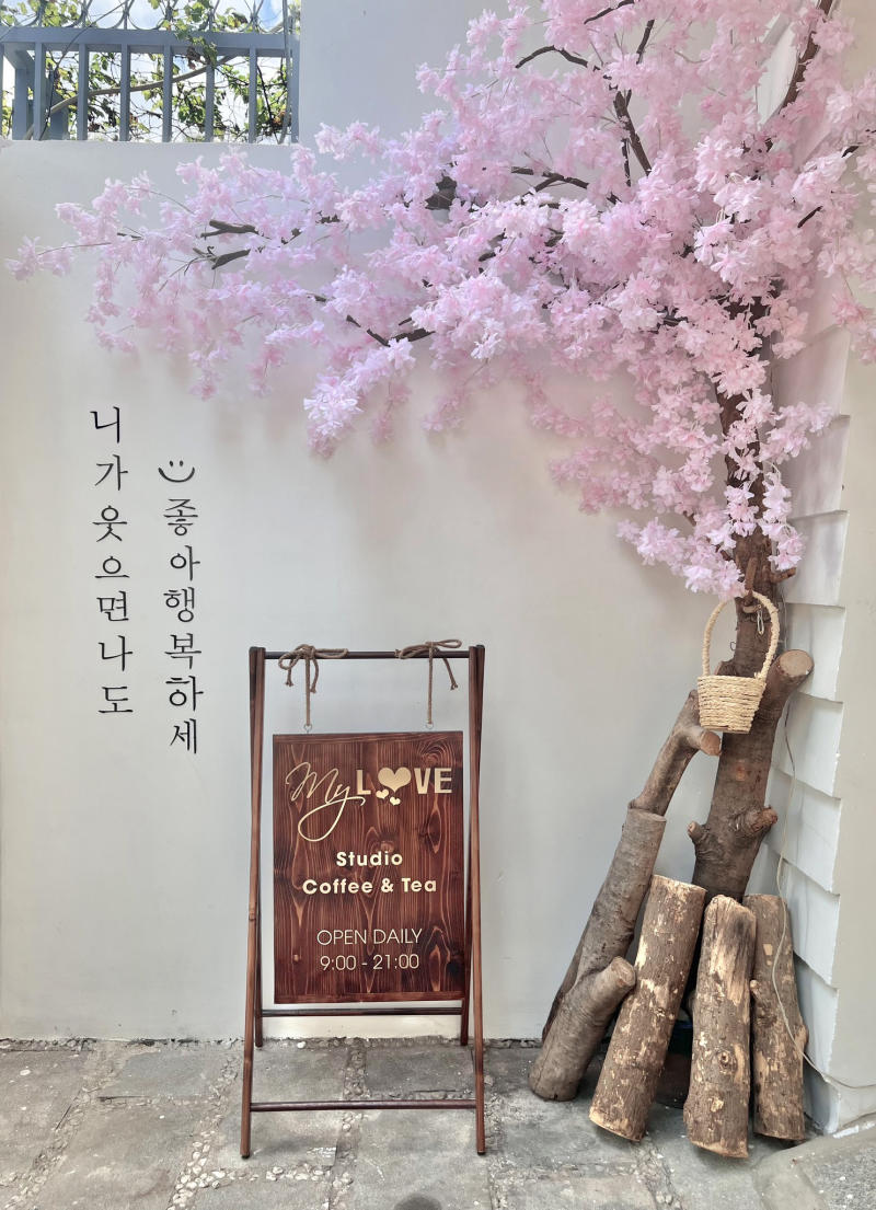 Live a virtual life at the ecstatically beautiful My Love Studio Coffee 5