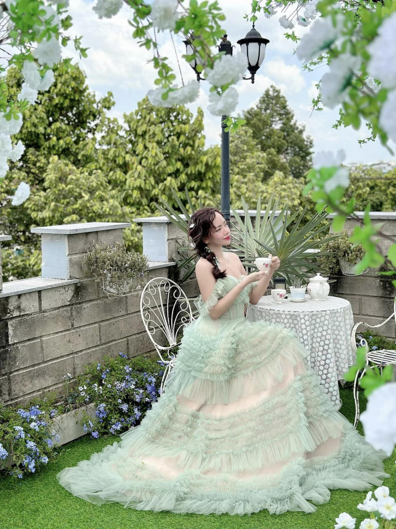 Live a virtual life at the ecstatically beautiful My Love Studio Coffee 9