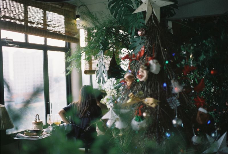 Cafe Mo goes to Hoi, where strangers become familiar in the hustle and bustle of Saigon 5