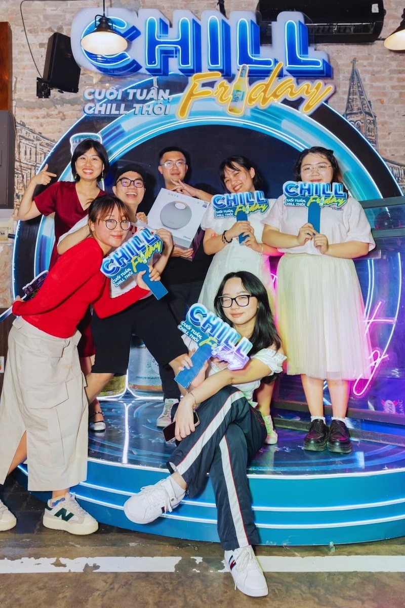 Grab a beer with Xeng, a chill pub in the heart of District 1 14