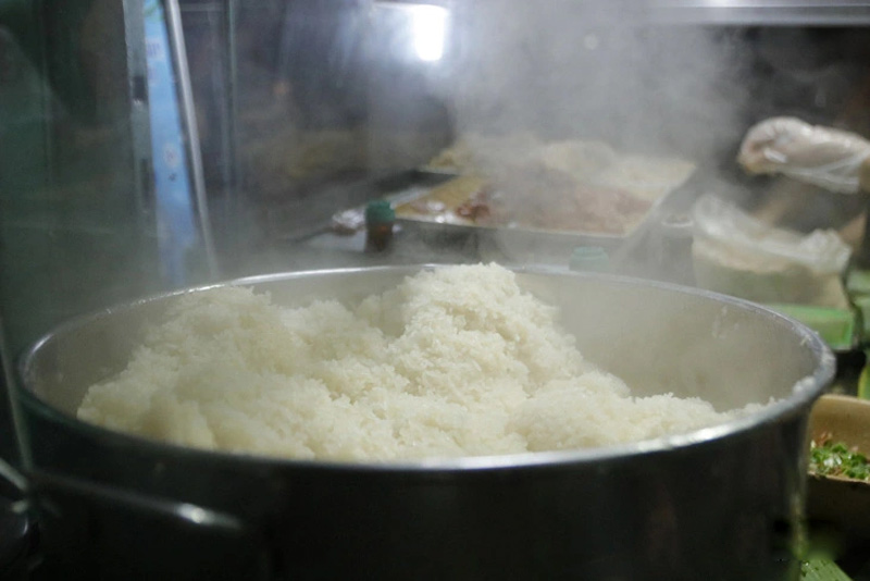 Mortuary sticky rice has been famous for over 50 years in Cho Lon, crowded with buyers 6
