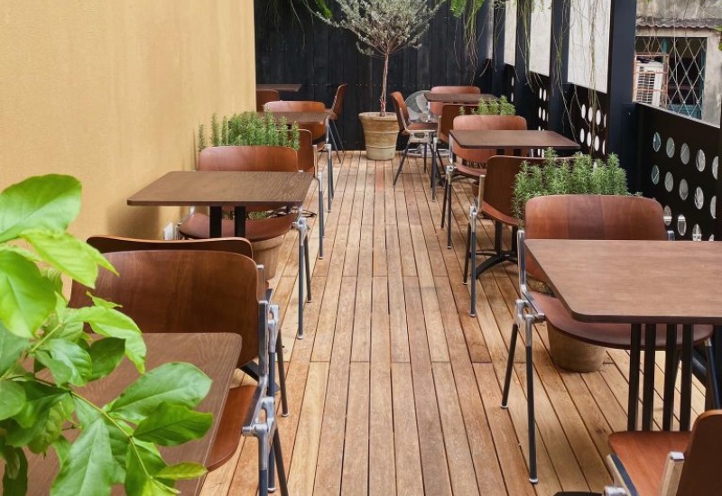 Visit Moment Of Life: Luxurious coffee shop with orange-brown tones 2