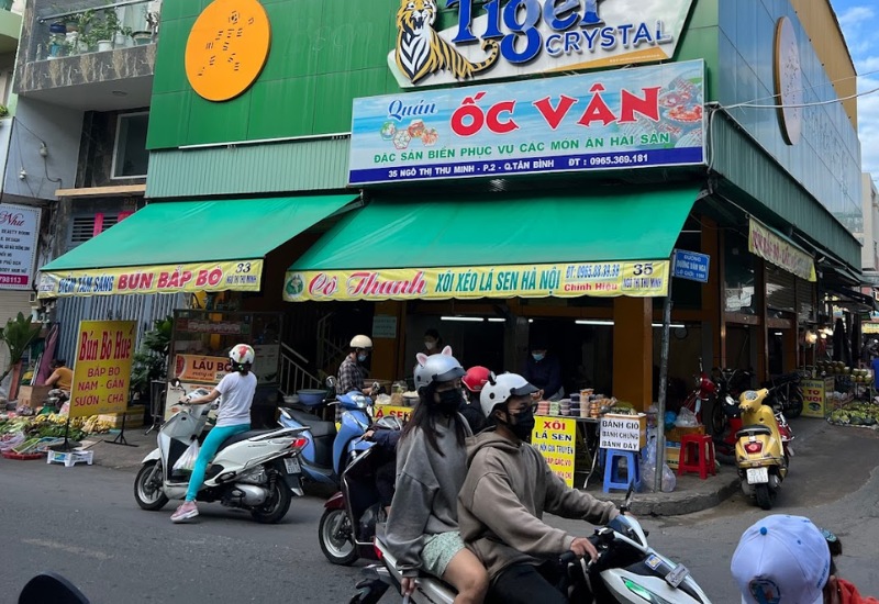 Discover the most popular and delicious lotus leaf sticky rice in Saigon 3
