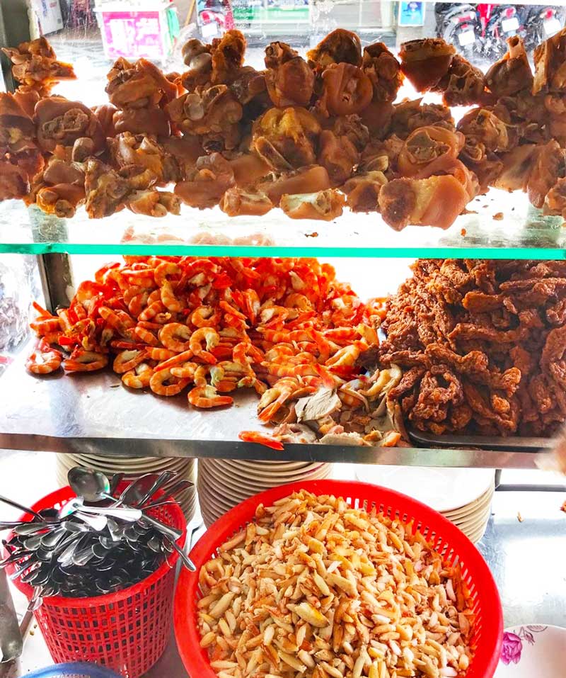 Delicious, nutritious, and cheap crab noodle soup shops in District 10 are famous near and far 4