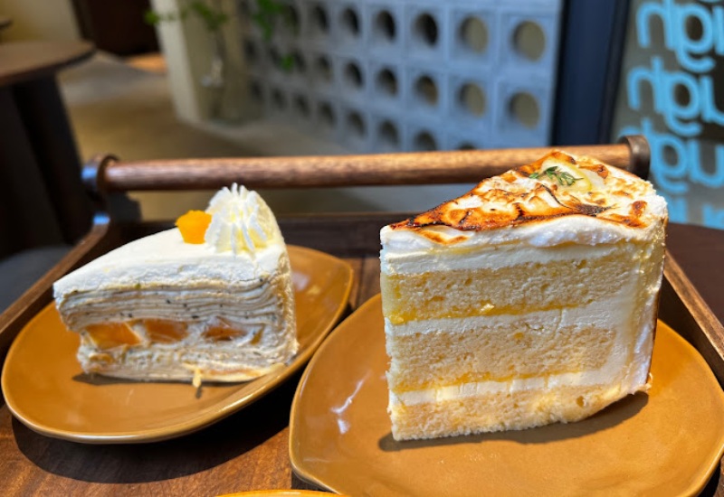 Visit Moment Of Life: Luxurious coffee shop with orange-brown tones 3