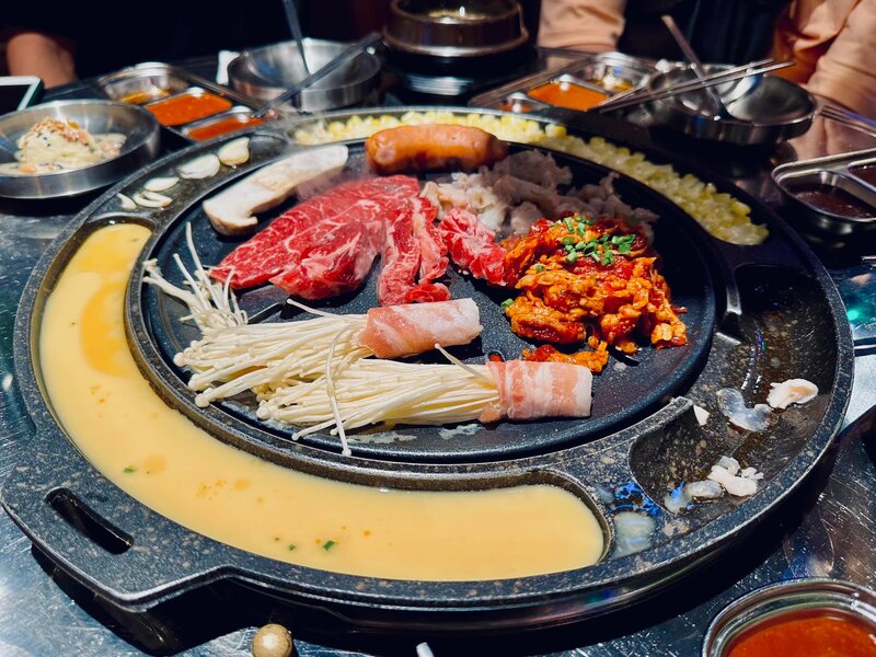 Find famous grilled buffet restaurants in Saigon 6
