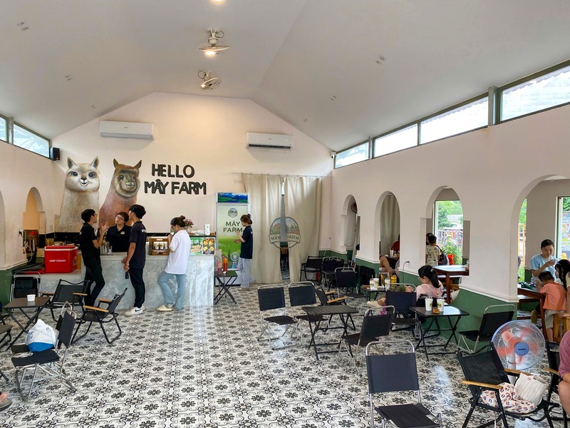 Sip coffee at May Farm with green space in the middle of Saigon 4