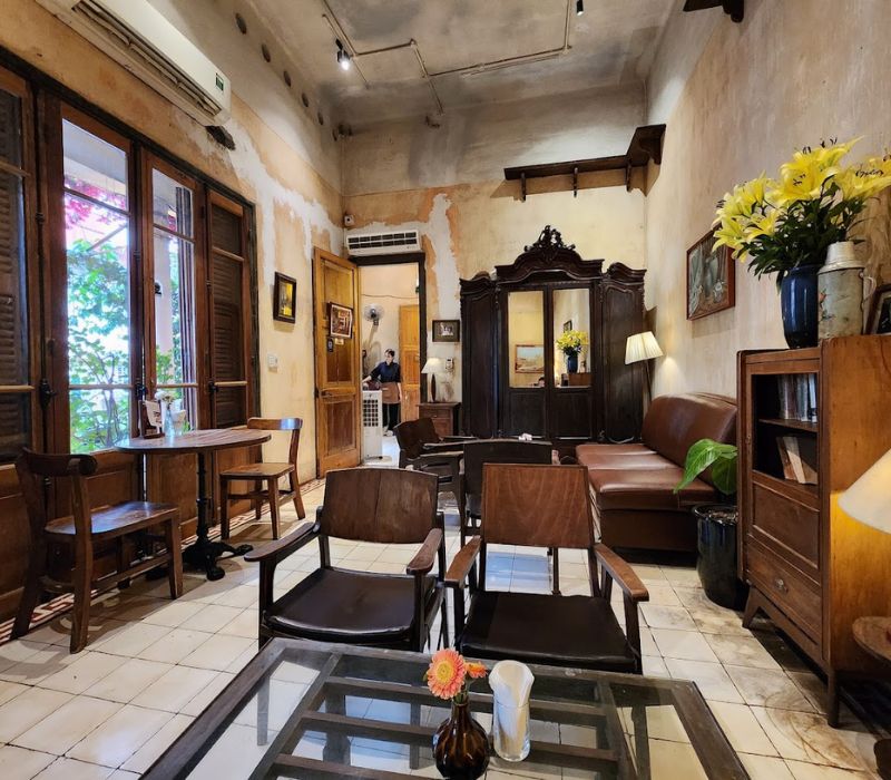 Check out the top 12 most famous old town cafes in Hanoi 13