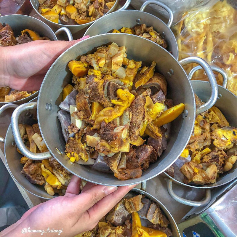 Unique cemetery beef hotpot in the heart of Saigon 2