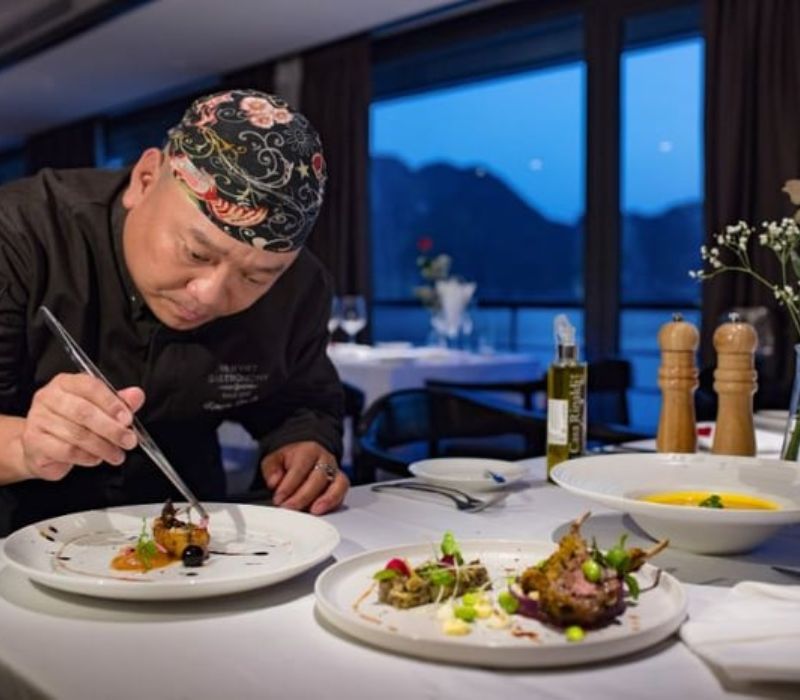 Elisa Floating Restaurant, the most luxurious culinary space in Saigon 12
