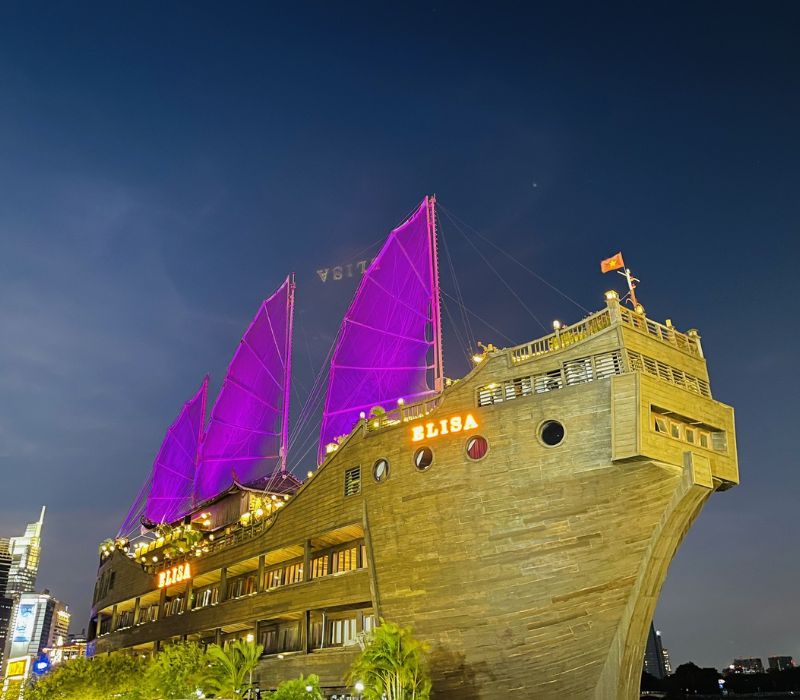 Elisa Floating Restaurant, the most luxurious culinary space in Saigon 3