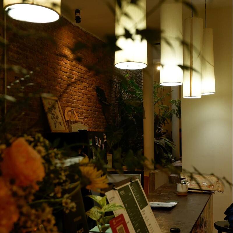 I have a cozy cafe like a small house in the heart of Saigon 6