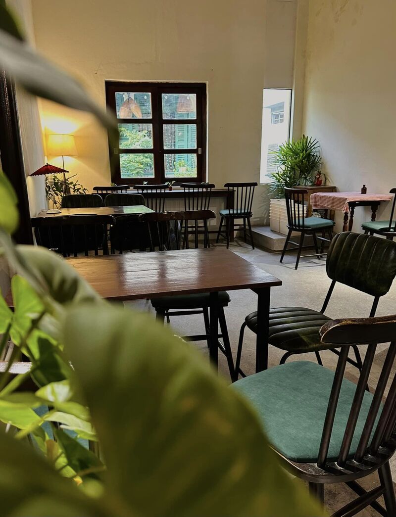 I have a cozy cafe like a small house in the heart of Saigon 7