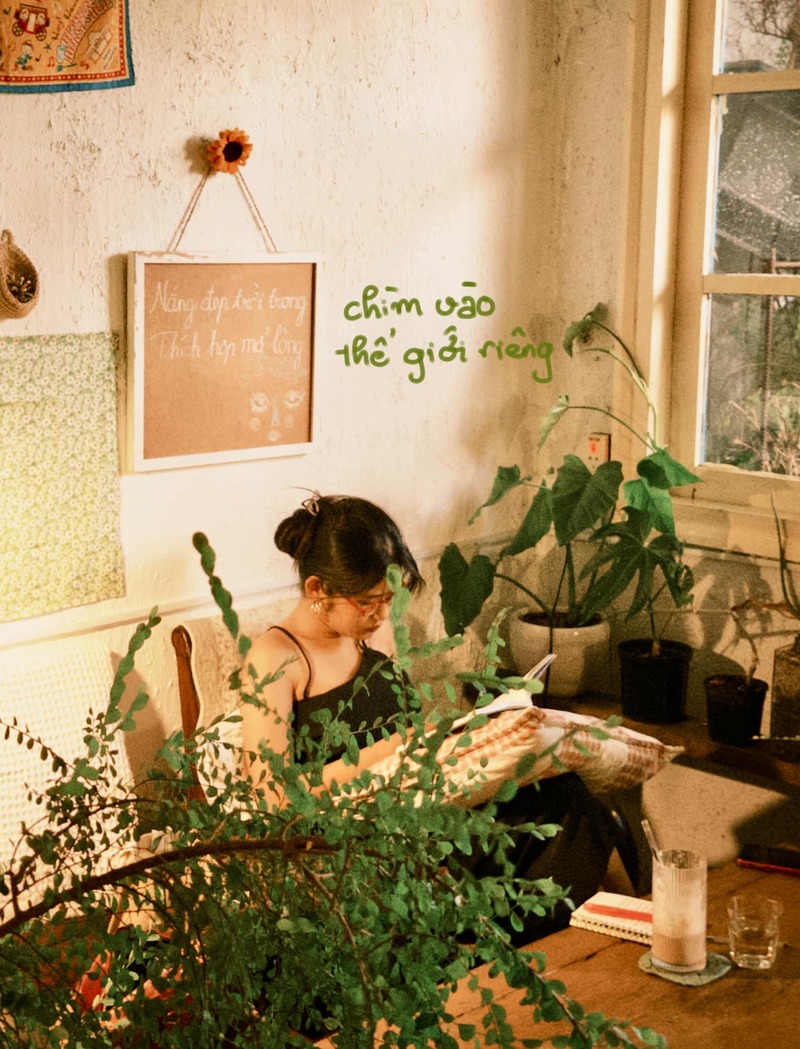 I have a cozy cafe like a small house in the heart of Saigon 2