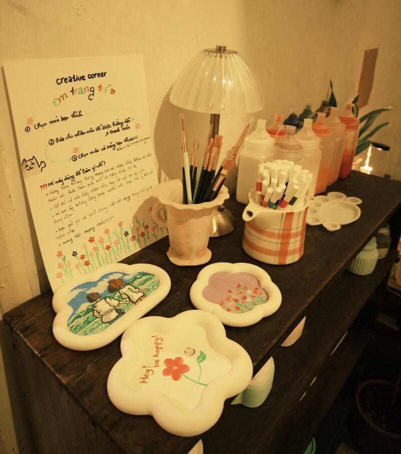 I have a cozy cafe like a small house in the heart of Saigon 12