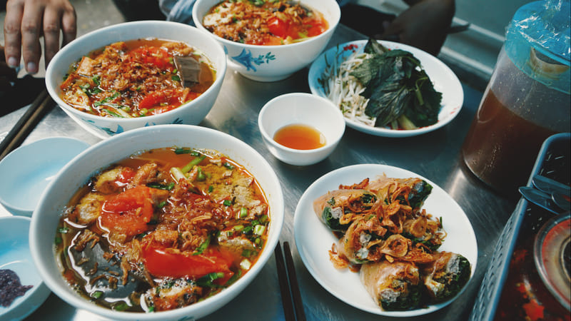 Turn the alley to enjoy the famous Ms. Huong vermicelli roll salad, Tan Binh 6