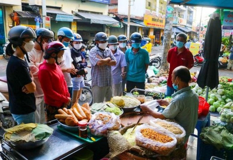Discover the most popular and delicious lotus leaf sticky rice in Saigon 4