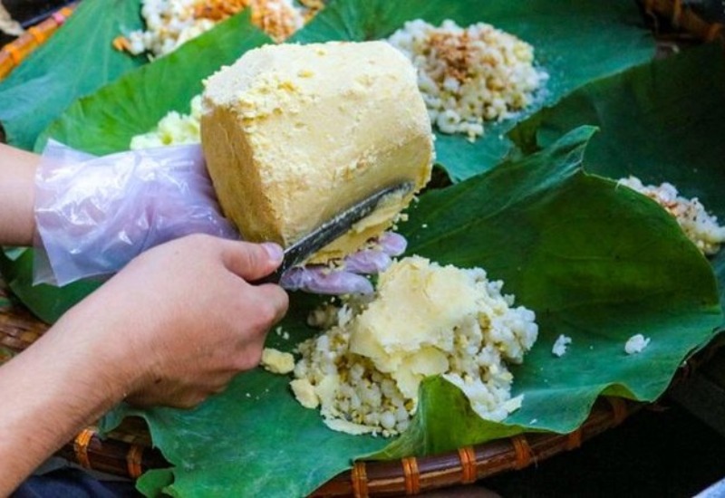 Discover the most popular and delicious lotus leaf sticky rice in Saigon 7