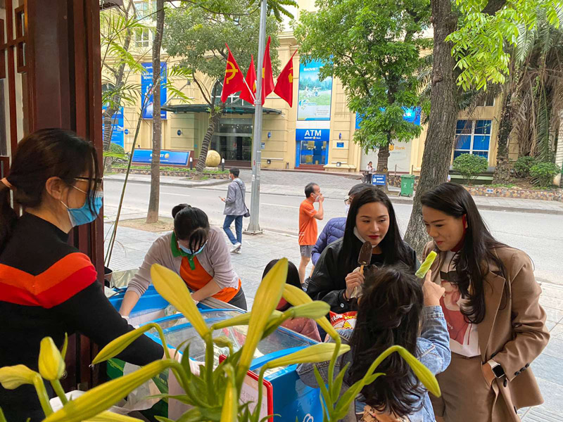 Enjoy Thuy Ta ice cream, the cool taste of the capital city 7