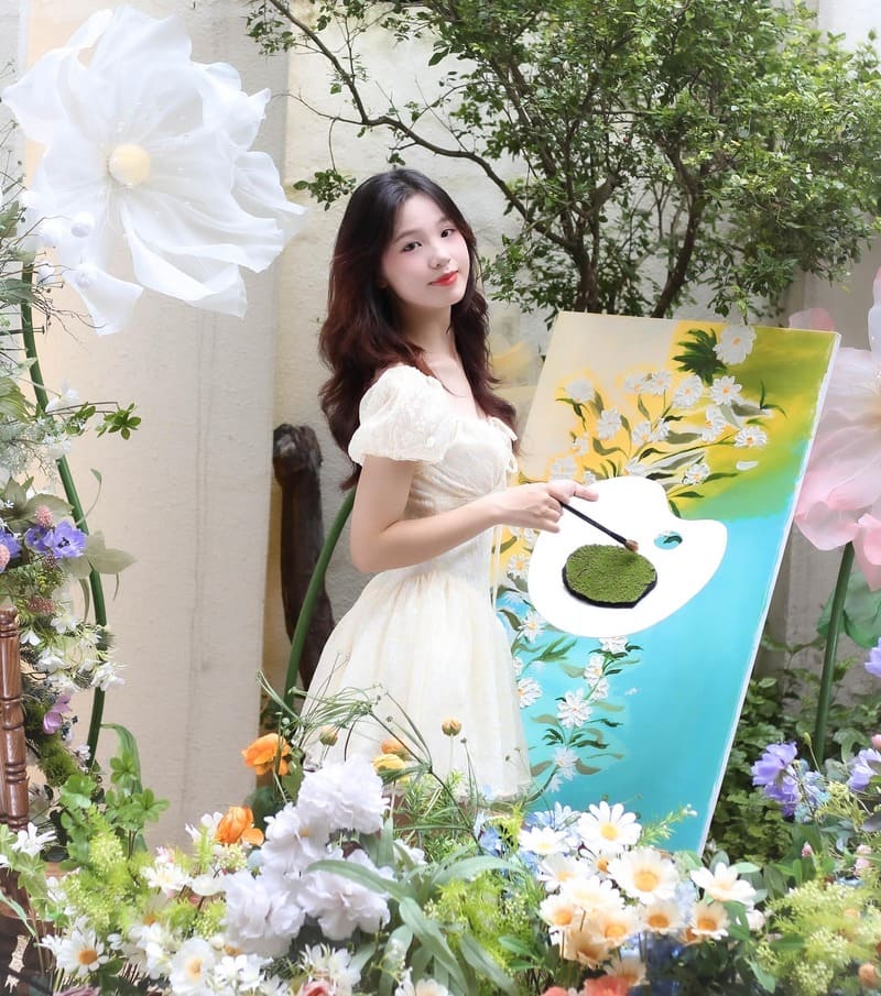 Explore La Jolie Café, a fairy tale garden in the heart of Hanoi 6