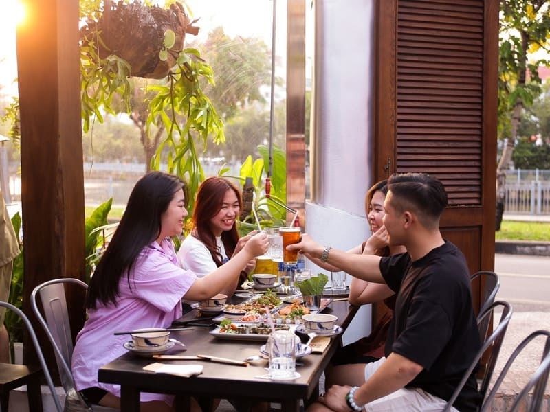 Men Quan - A very chill Vietnamese-style pub on the banks of Hoang Sa 8 embankment