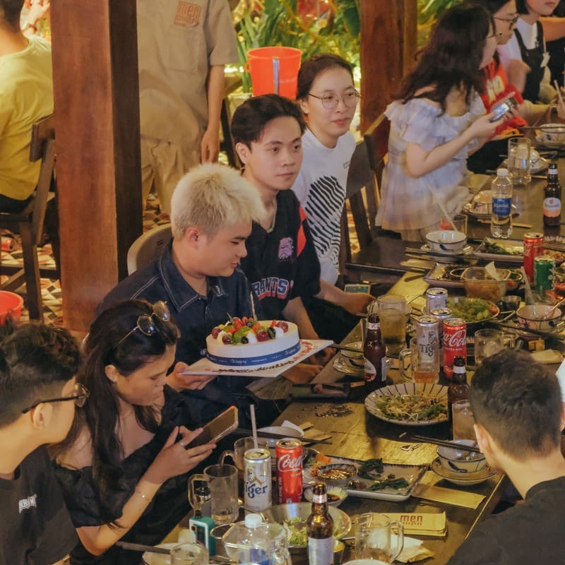 Men Quan - A very chill Vietnamese-style pub on the banks of Hoang Sa 9 embankment