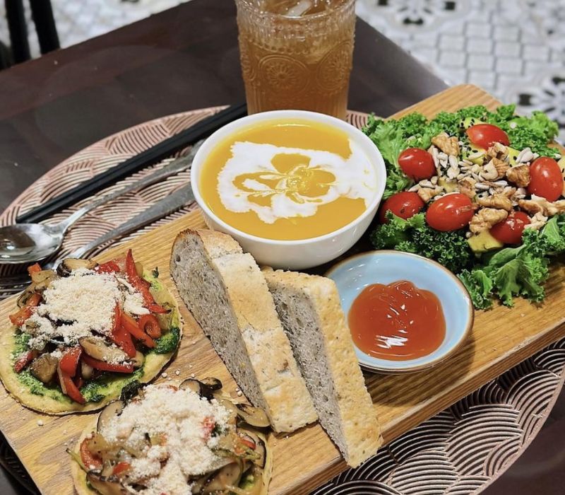 12 vegetarian restaurants in Hanoi that will make you fall in love from the first time you try them 12