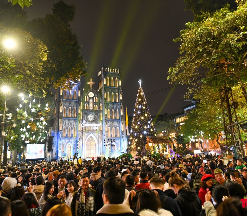 Where to go for Christmas in Hanoi? Top 15 hottest check-in spots this Christmas 2