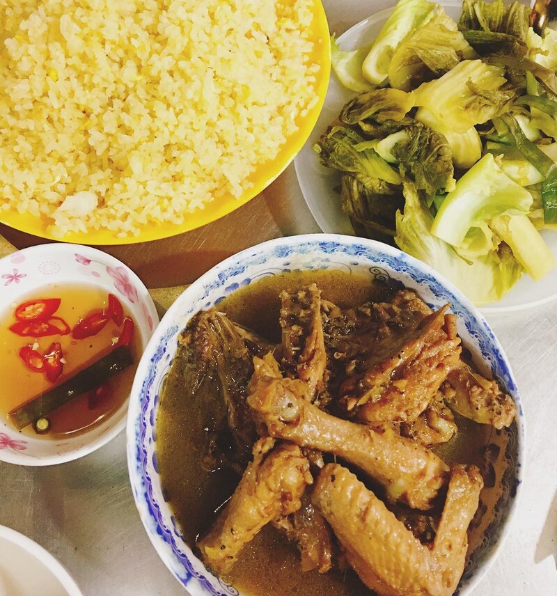 Experience Hanoi's famous Tong Duy Tan culinary street 8