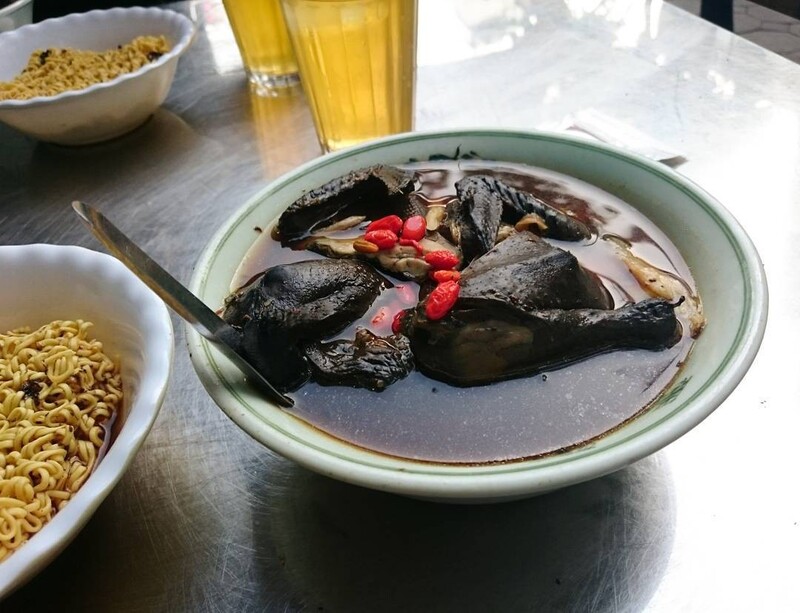 Experience Hanoi's famous Tong Duy Tan culinary street 4