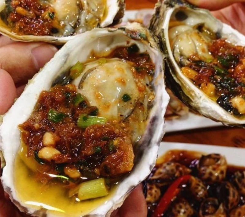 Experience Hanoi's famous Tong Duy Tan culinary street 10