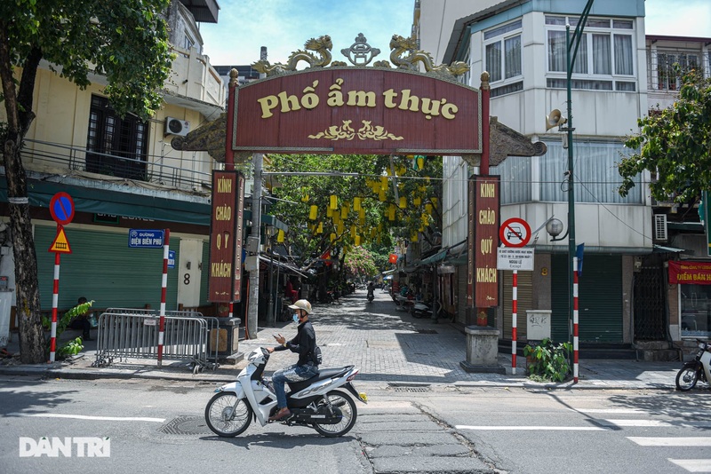 Experience Hanoi's famous Tong Duy Tan culinary street 3