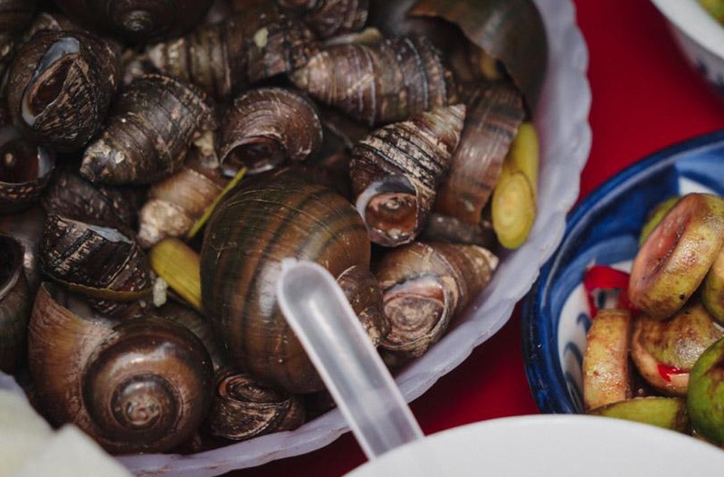 Experience Hanoi's famous Tong Duy Tan culinary street 5
