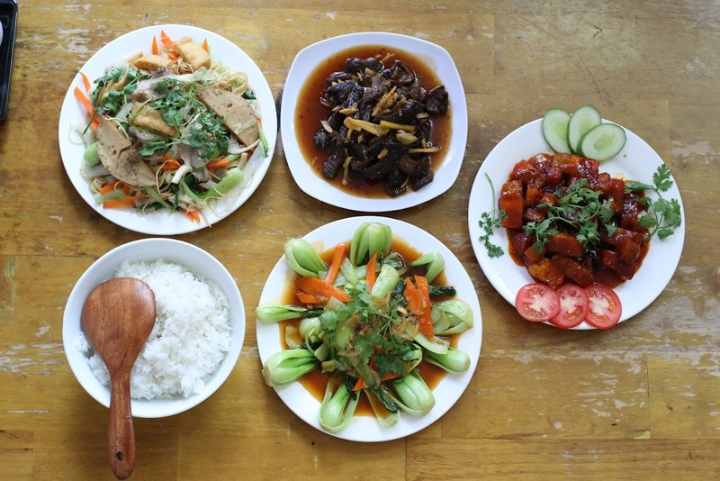 Top 11 famous vegetarian restaurants and bars in District 10 with attractive menus 3