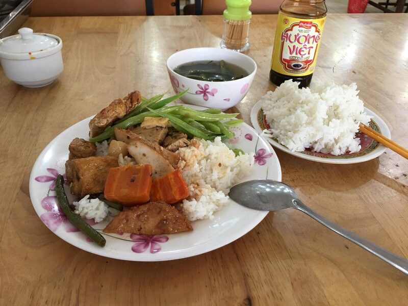 12 vegetarian restaurants and bars in District 2 attract the most diners 7