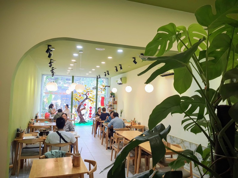 12 vegetarian restaurants and bars in District 2 attract the most diners 8