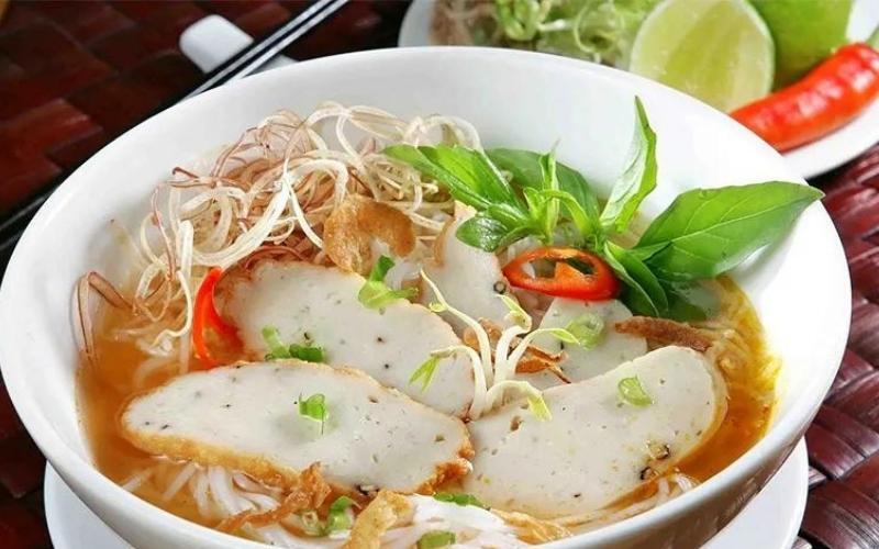 12 vegetarian restaurants and bars in District 2 attract the most diners 9