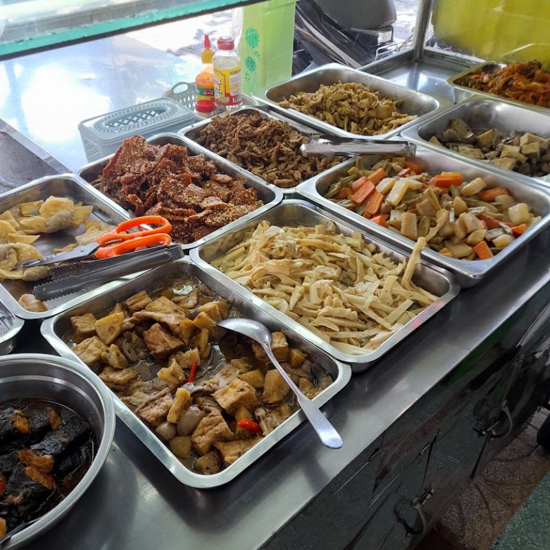 Top 10 vegetarian restaurants in District 5 that are delicious, nutritious, and cheap with diverse menus 10