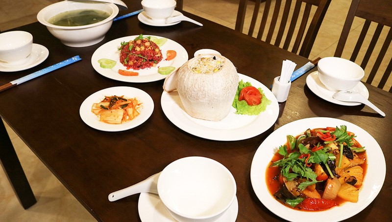 Suggest 12 most delicious and attractive Tan Binh vegetarian restaurants and bars 9