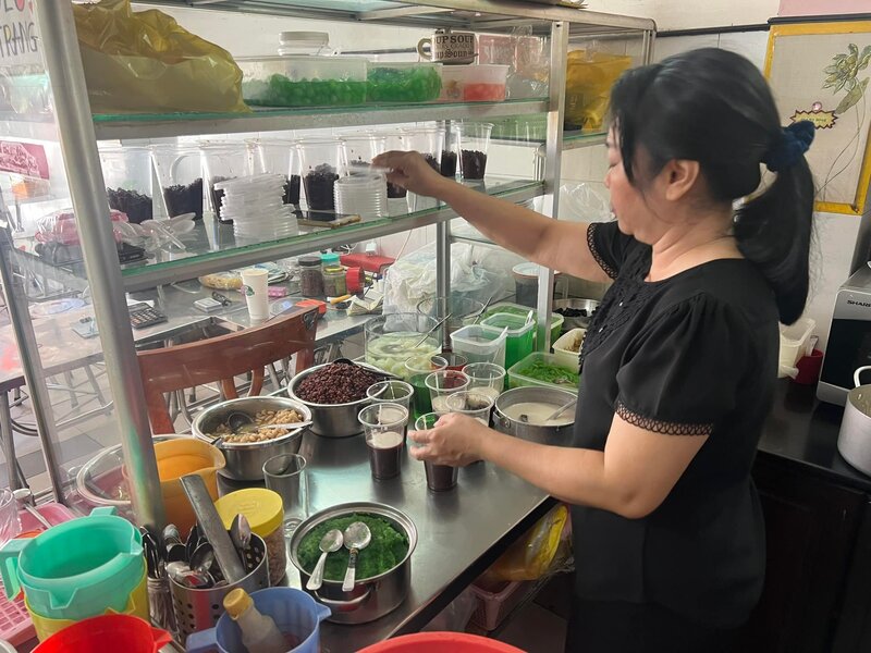 Top 10 Saigon sweet soup shops to cool down on hot summer days, ideal 4