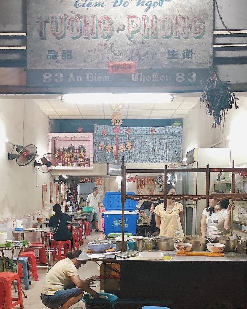 Top 10 Saigon sweet soup shops to cool down on hot summer days, ideal 9